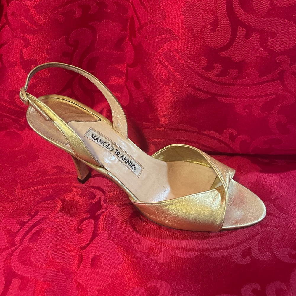 #26 gold Manolo blahik